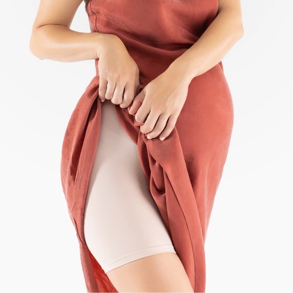 BELLY BANDIT® Thighs Disguise Maternity Support Shorts - Picture 4 of 7